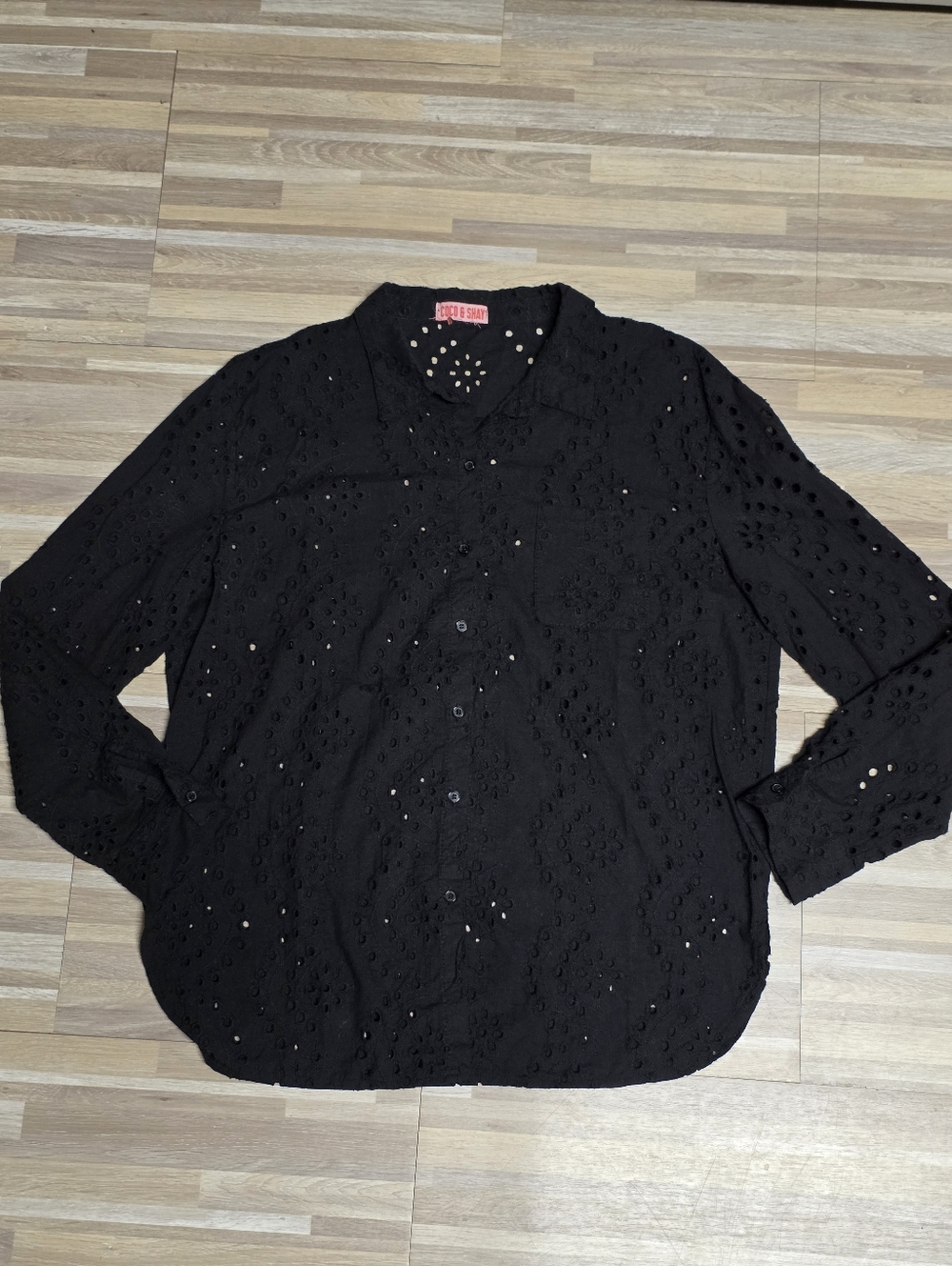 ☔️🔺️Coco & Shay Black Embroider Eyelet Button Front Long Sleeve Top Large